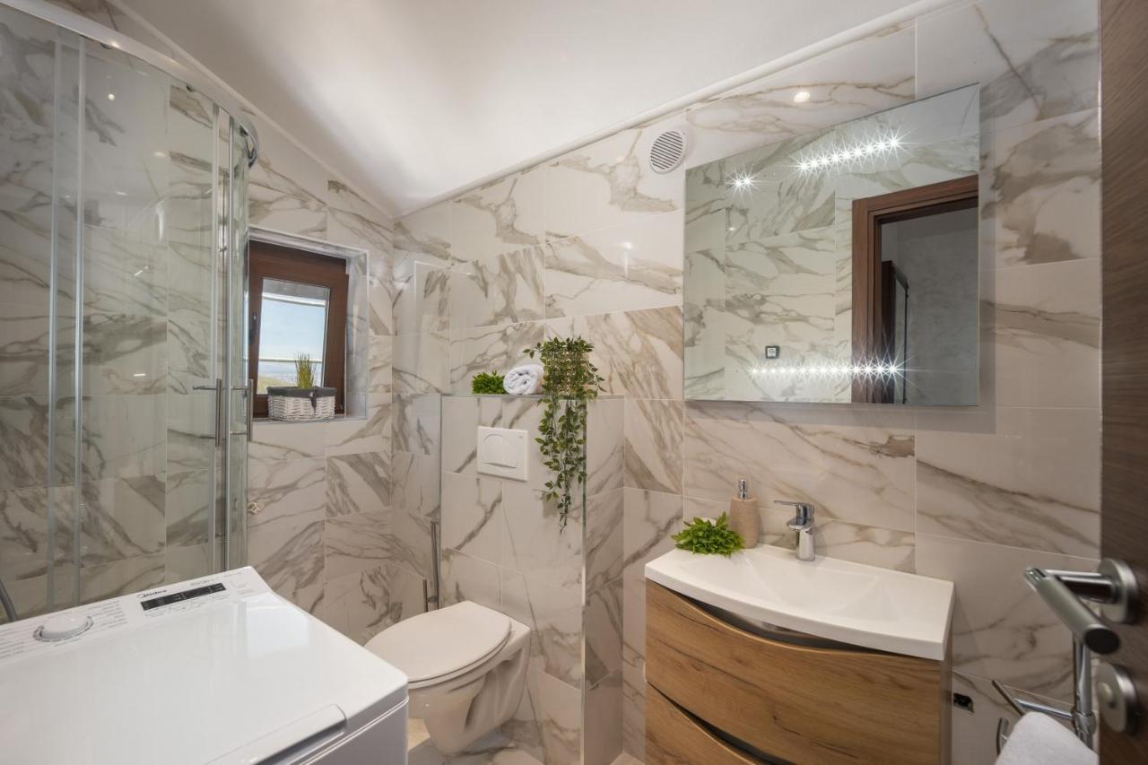 Villa Adriatic, Apartment Enio With Swimming Pool, Panoramic Sew View, Free Parking Ičići Exterior foto